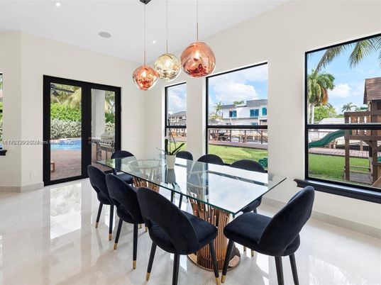 Dining room, Interior, Pendant Lights, Recessed Lighting