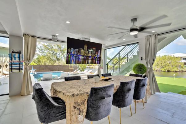 Dining room, Interior, Recessed Lighting, Water