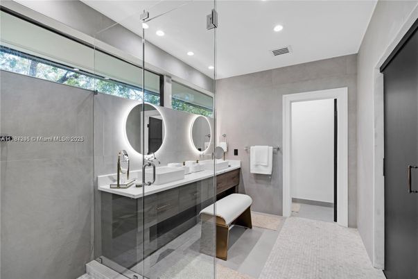 Bathroom, Dual Sink Vanities, Interior, Recessed Lighting
