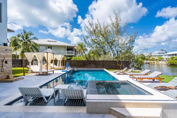 Exterior, Pool, Water