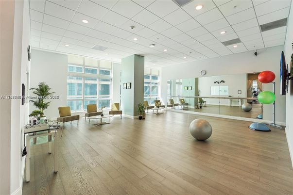 Fitness Equipment, Interior, Recessed Lighting, Wood Texture Flooring