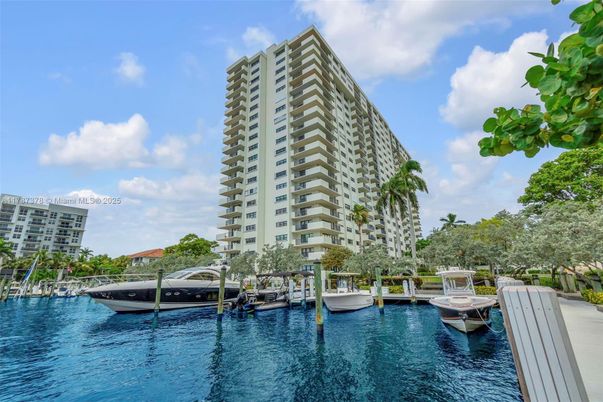 Exterior, Facade, Lake, Condo Building