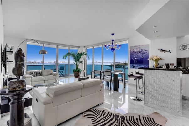 Chandelier, Dining room, Interior, Living room, Marble, Recessed Lighting, Water
