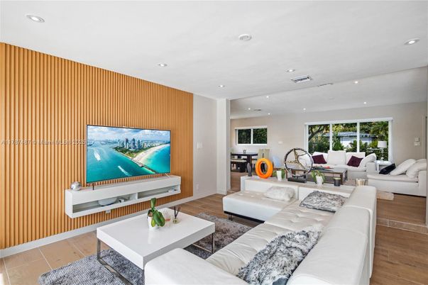 Interior, Living room, Recessed Lighting, Wood Texture Flooring