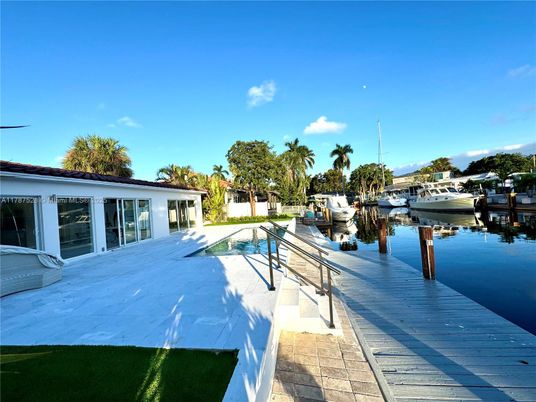 Exterior, Lake, Pool