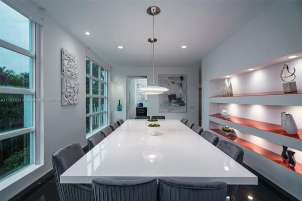 Dining room, Interior, Pendant Lights, Recessed Lighting