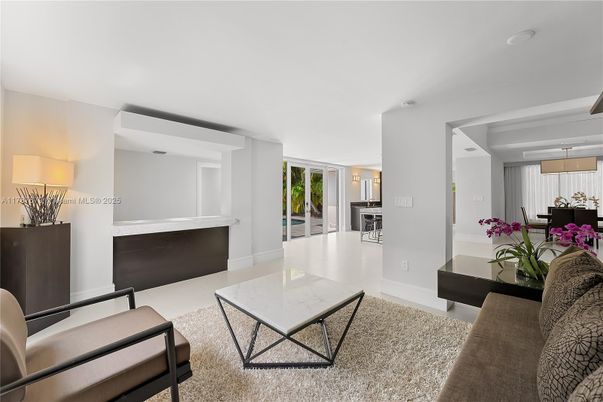 Dining room, Interior, Living room, Pendant Lights