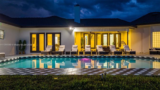 Exterior, Pool