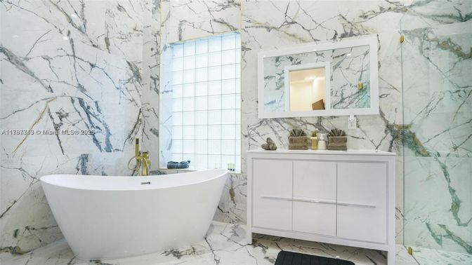 Bathroom, Free Standing Baths, Interior, Marble, Marble Walls