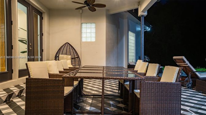 Dining room, Interior