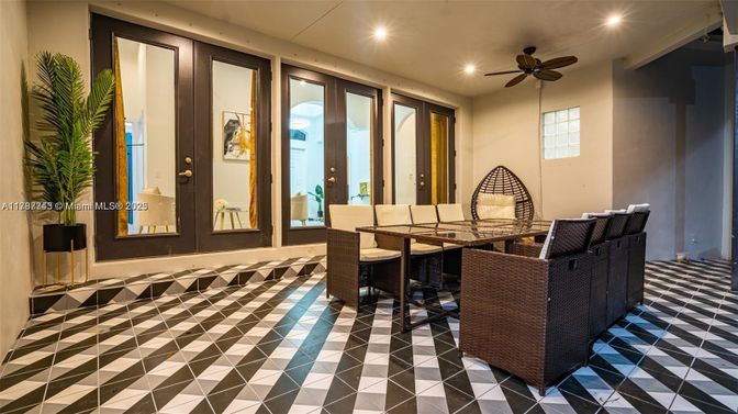 Dining room, Interior, Recessed Lighting