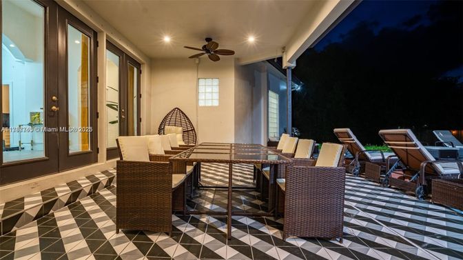 Dining room, Interior, Recessed Lighting