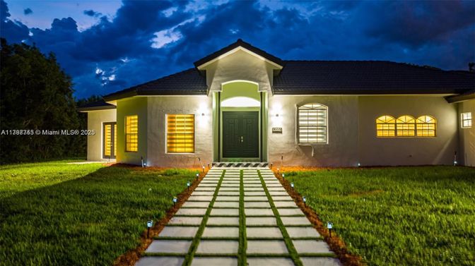 Exterior, Facade, Spanish Mediterranean