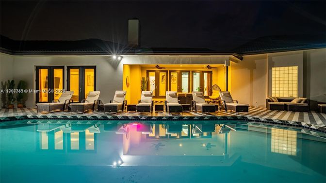 Exterior, Pool