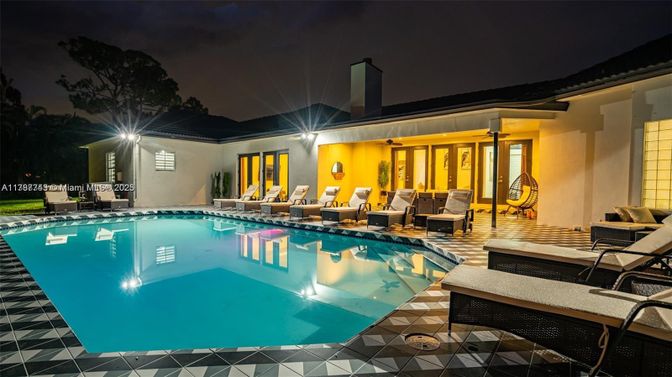 Exterior, Pool