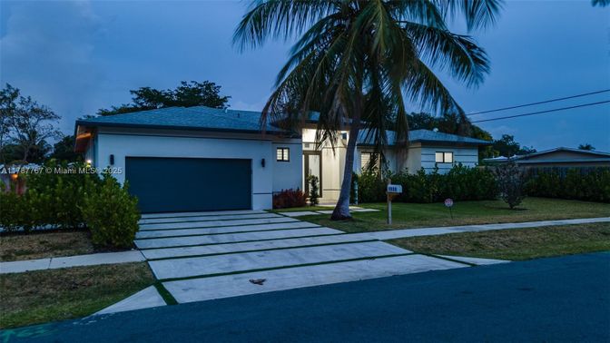 Attached, Exterior, Facade, Modern