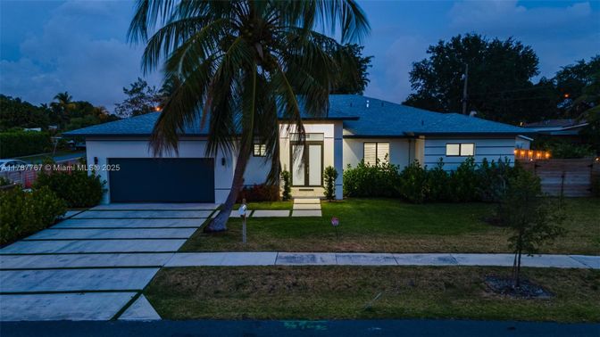 Attached, Exterior, Facade, Ranch