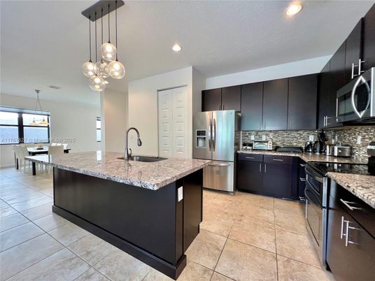 Dining room, Interior, Kitchen, Pendant Lights, Recessed Lighting, Stainless Steel Appliances