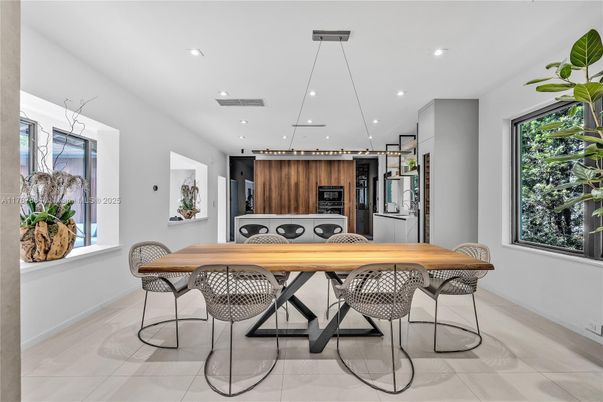 Dining room, Interior, Kitchen, Pendant Lights, Recessed Lighting, Stainless Steel Appliances