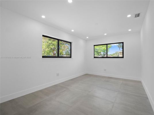 Empty room, Interior, Recessed Lighting