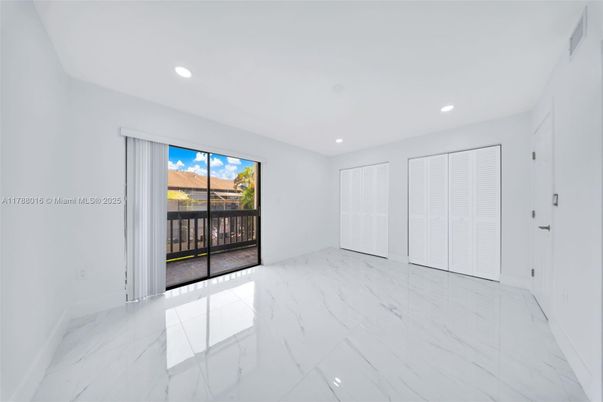 Empty room, Interior, Marble, Recessed Lighting