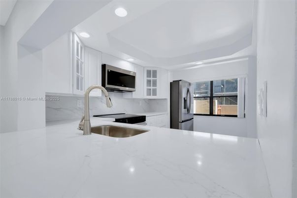Interior, Kitchen, Marble, Recessed Lighting