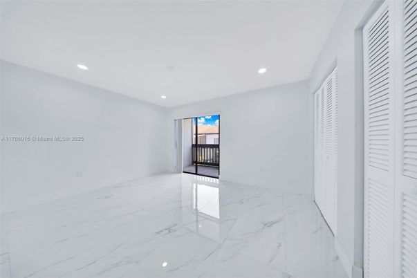 Empty room, Interior, Marble, Recessed Lighting