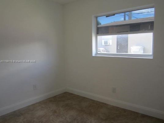Empty room, Interior