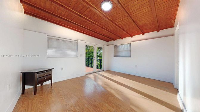 Empty room, Interior, Wooden Beams, Wooden Ceilings, Wood Texture Flooring