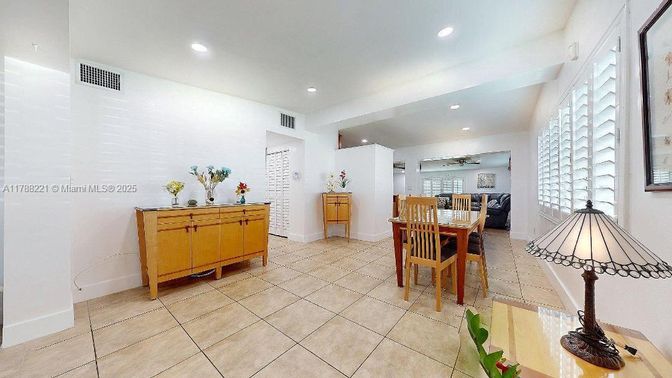 Dining room, Interior, Recessed Lighting