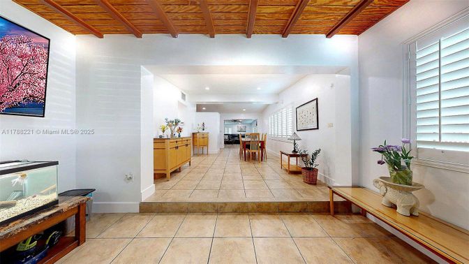 Dining room, Interior, Recessed Lighting, Wooden Beams, Wooden Ceilings