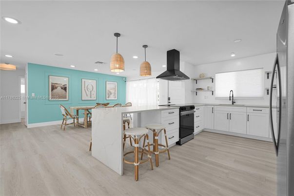 Dining room, Interior, Kitchen, Pendant Lights, Recessed Lighting, Wood Texture Flooring
