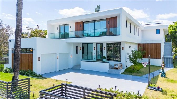 Attached, Exterior, Facade, Modern
