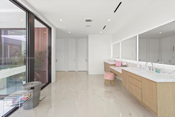 Bathroom, Interior, Marble, Recessed Lighting