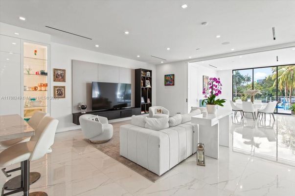 Dining room, Interior, Living room, Marble, Recessed Lighting