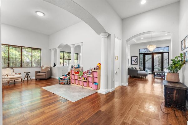 Chandelier, Interior, Living room, Recessed Lighting, Wood Texture Flooring
