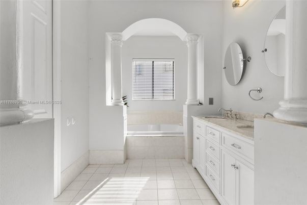 Bathroom, Dual Sink Vanities, Interior