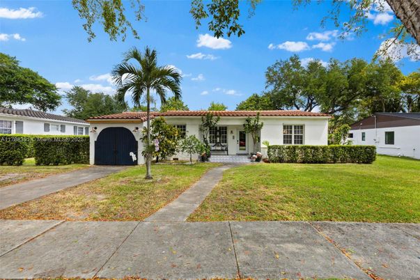 Backyard, Exterior, Facade, Ranch