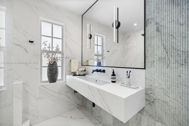 Bathroom, Interior, Marble, Marble Walls, Recessed Lighting