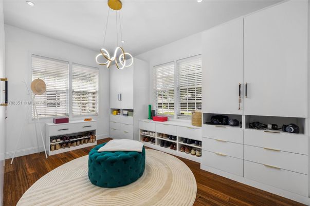 Interior, Pendant Lights, Recessed Lighting, Wood Texture Flooring