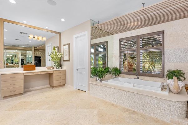 Bathroom, Interior, Recessed Lighting
