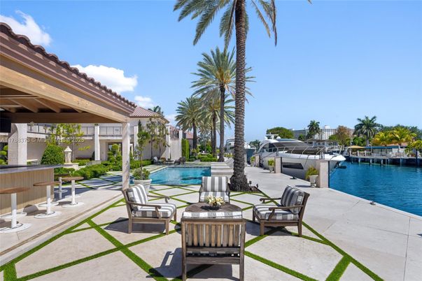 Exterior, Lake, Pool