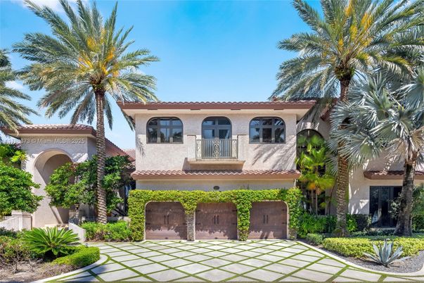 Attached, Exterior, Facade, Mediterranean
