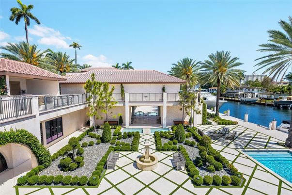 Exterior, Pool, Water
