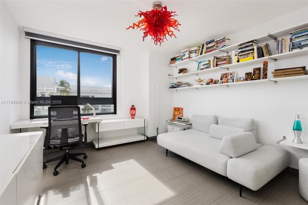 Home Office, Interior