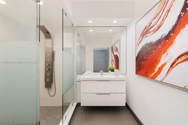 Bathroom, Interior, Recessed Lighting