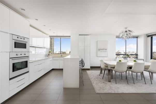 Dining room, Interior, Kitchen, Recessed Lighting