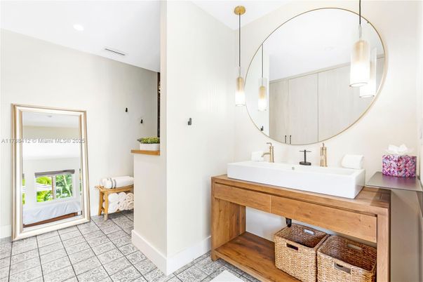 Bathroom, Interior, Pendant Lights, Recessed Lighting