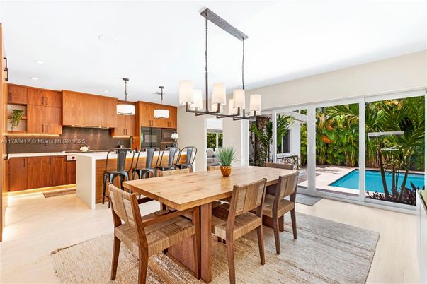 Dining room, Interior, Kitchen, Pendant Lights, Recessed Lighting, Wood Texture Flooring