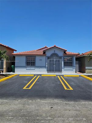 Exterior, Facade, Spanish Mediterranean